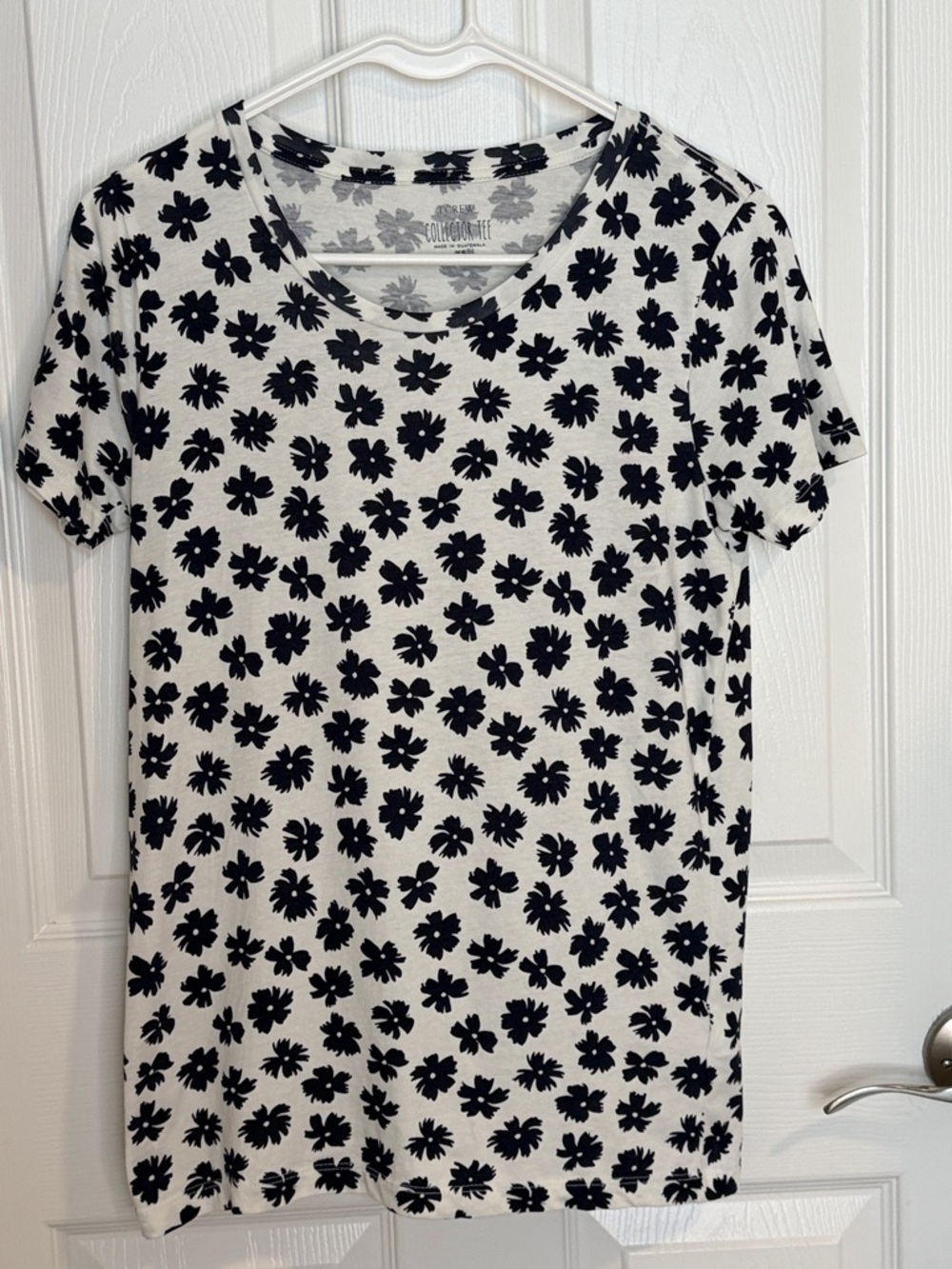 J. CREW COLLECTOR cream Tee with blue Floral Pattern - Short Sleeve 100% cotton